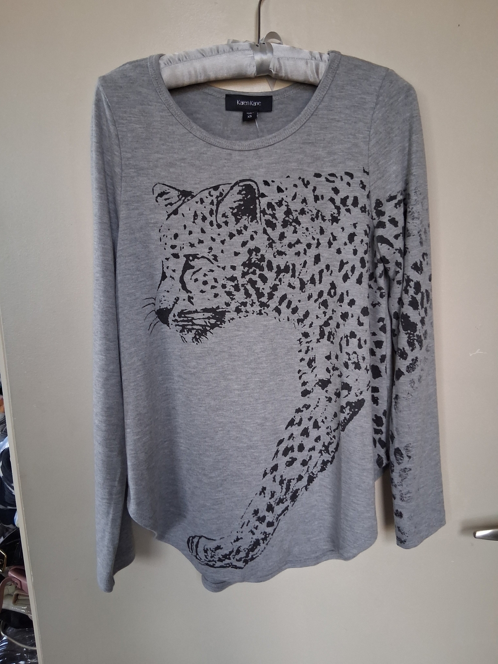 Karen Kane Gray Leopard Graphic Long-Sleeve Top